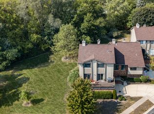 66 Portwine Rd, Willowbrook, IL 60527