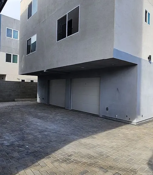 5729 N Klump Ave — Photo 8