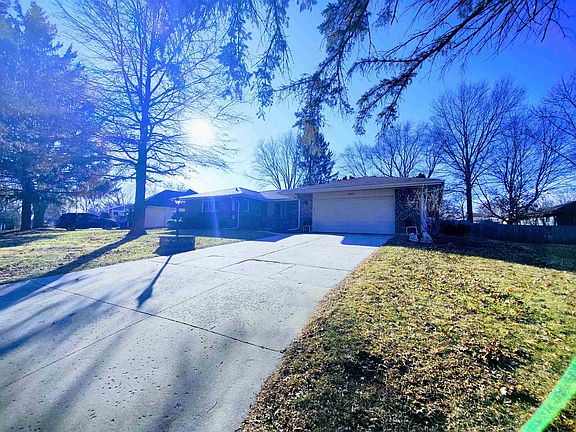 5th image of 3542 Montlake Dr