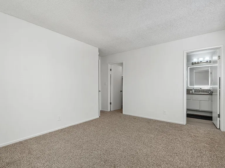 Sutter's Mill Apartments — Photo 39