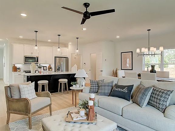 4th image of 277 Dahlia Dr
