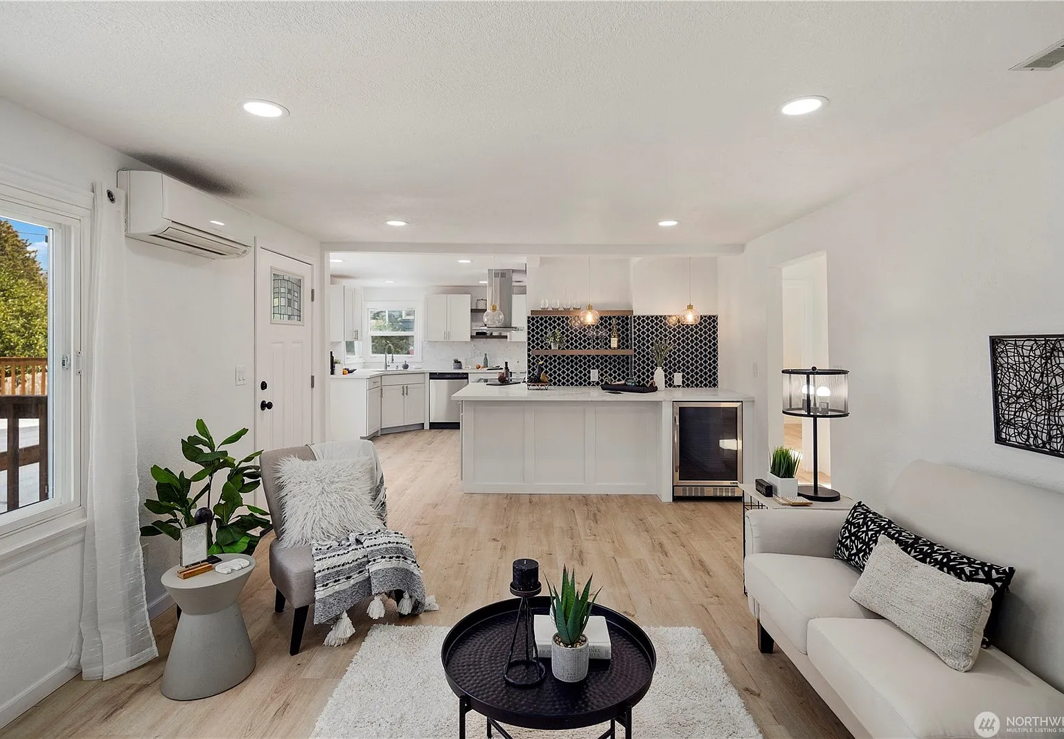 4 bed, 1200 sqft, $2,890 — Photo 3