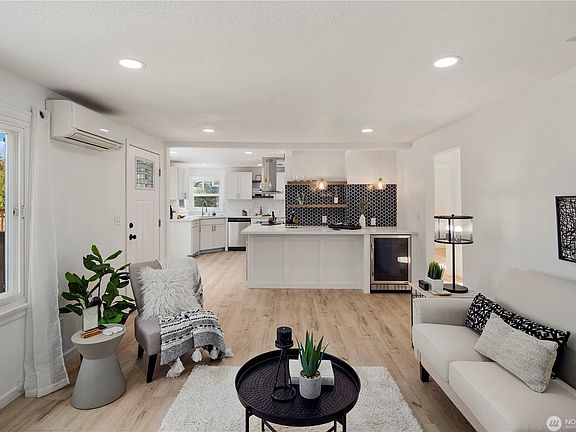 3rd image of 2315 S 116th Pl