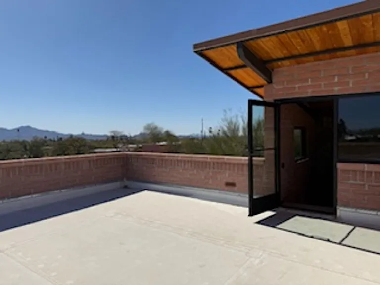 7040 N Montecatina Dr — Photo 17