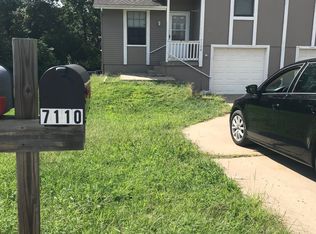 7110 Orchard Ct, Pleasant Valley, MO 64068