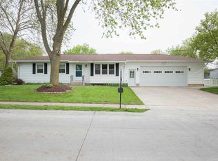 620 W Davenport St, Eldridge, IA 52748