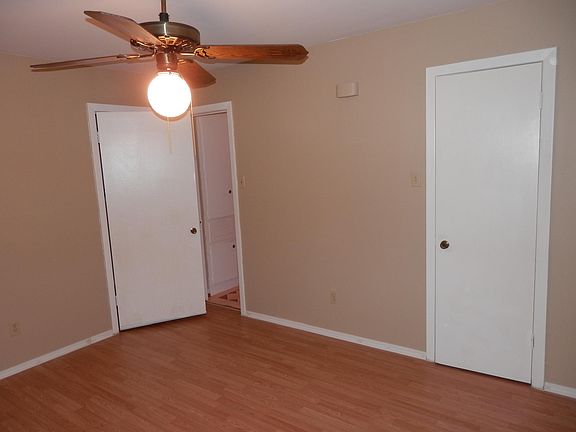 3rd image of 3818 Glen Arbor Dr APT 4