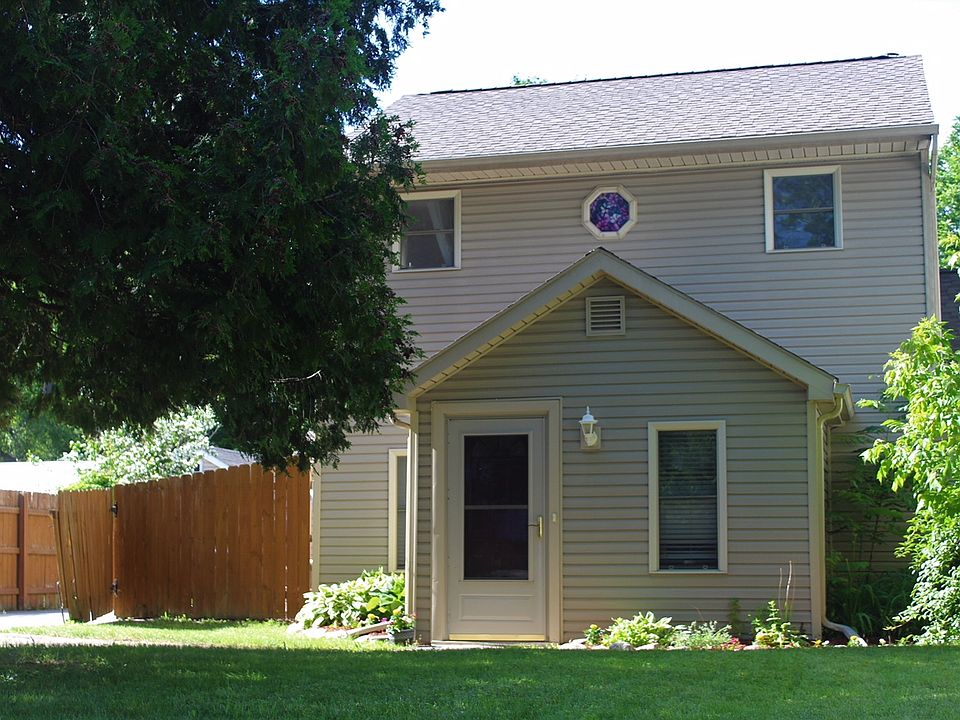 1st image of 3167 Caroline St
