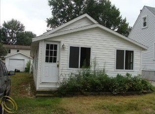 13405 Delavern St, Gibraltar, MI 48173