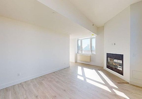 4th image of 229 W 60th St