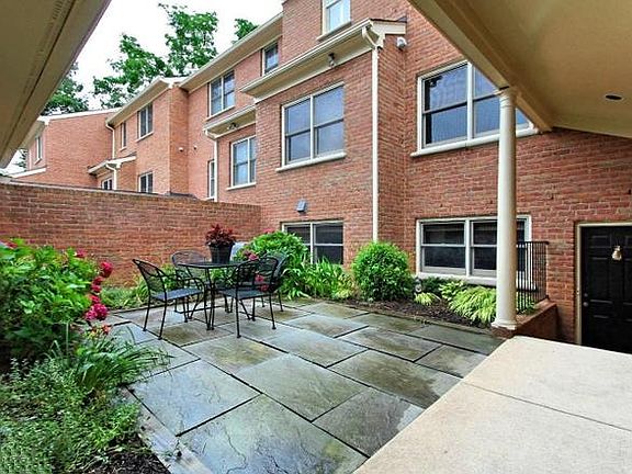 Fully fenced in walk out courtyard with patio