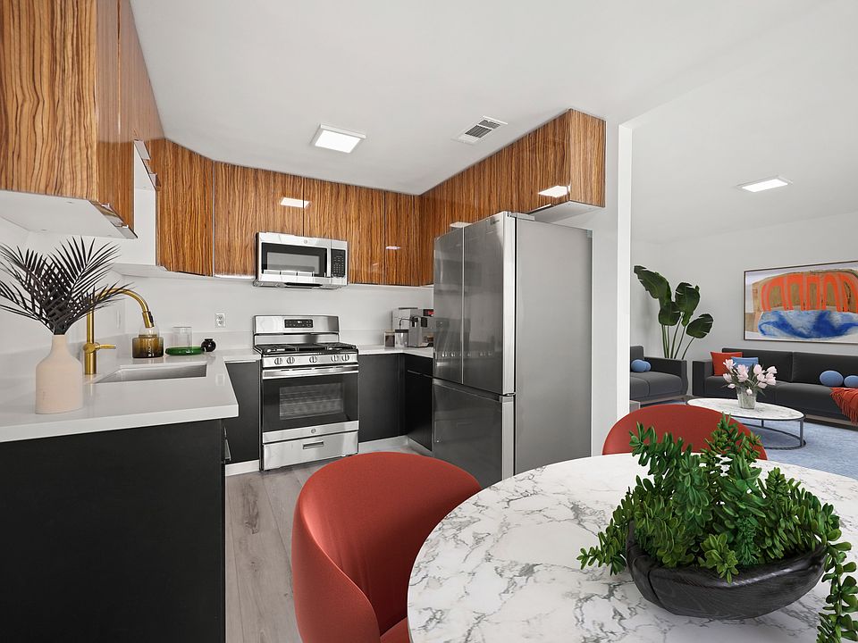 1st image of 920 Everett St #1