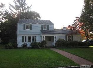 7 Colby Rd, Port Washington, NY 11050