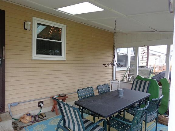 4th image of 958 Noyes Dr