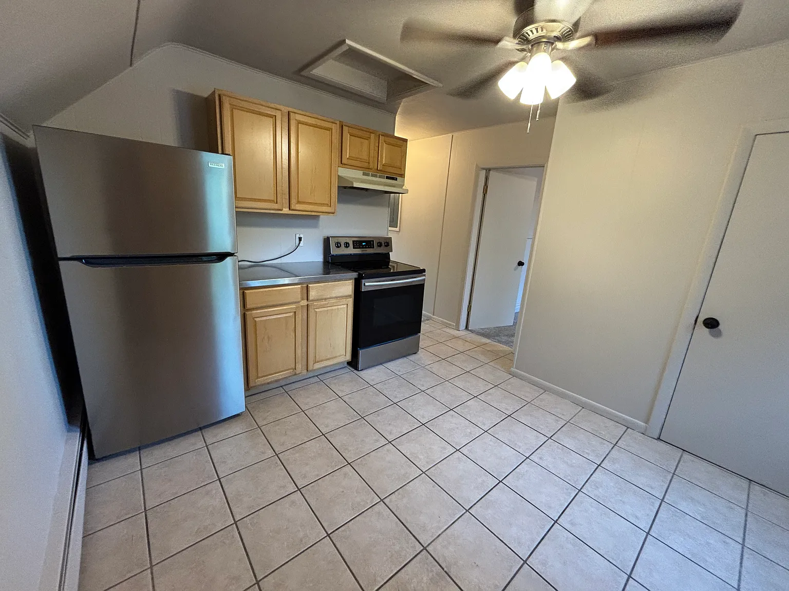 2 bed, 800 sqft, $1,700 — Photo 3