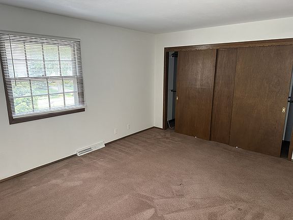 3rd image of 1331 Martha Washington Dr