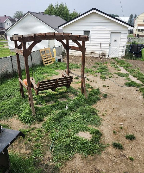 2nd image of 906 Johnson Ave