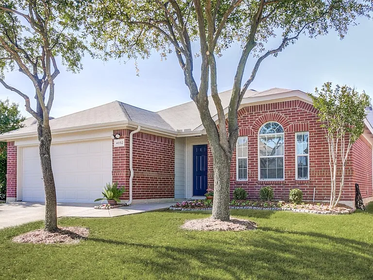 4852 Ambrosia Dr — Photo 2