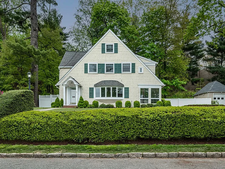 62 Summit Ave — Photo 1