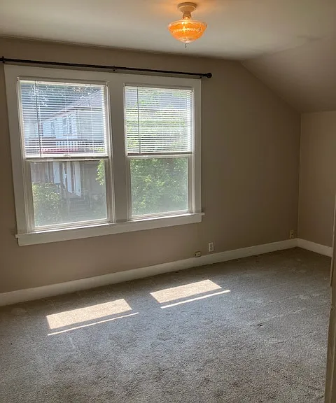 5915 Waller Rd E — Photo 15