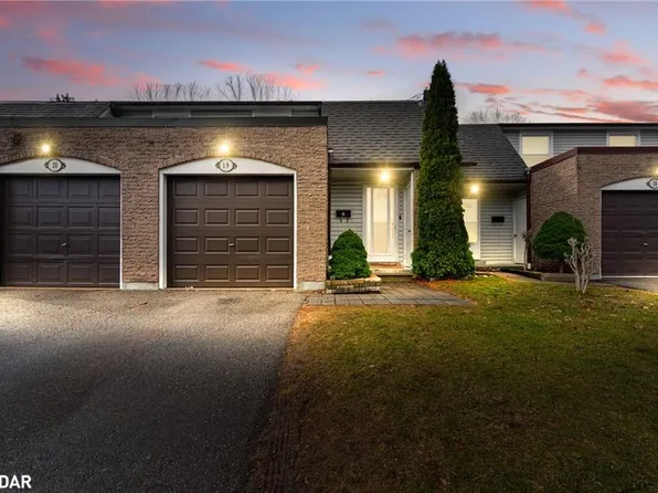 2440 Bromsgrove Rd #19, Mississauga, ON L5J 4J7