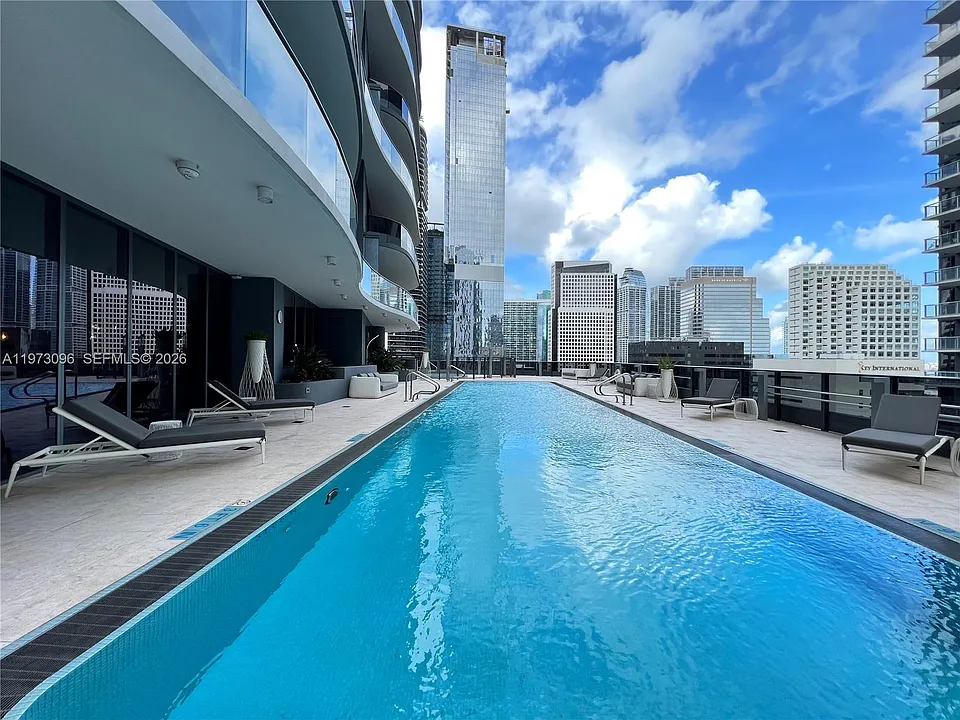 1000 Brickell Plz #1903