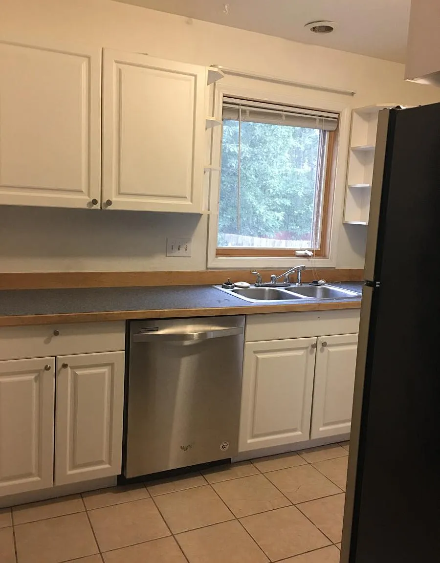 2 bed, 1000 sqft, $1,350 — Photo 3