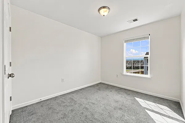 3 bed, 3.5 bath, 1951 sqft, $1,900 — Photo 3