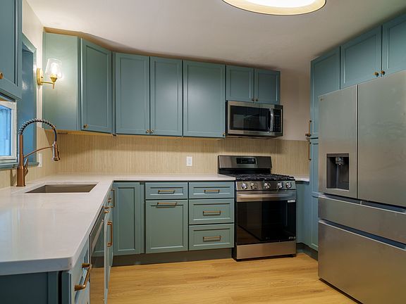 3rd image of 3157 Shadeland Ave