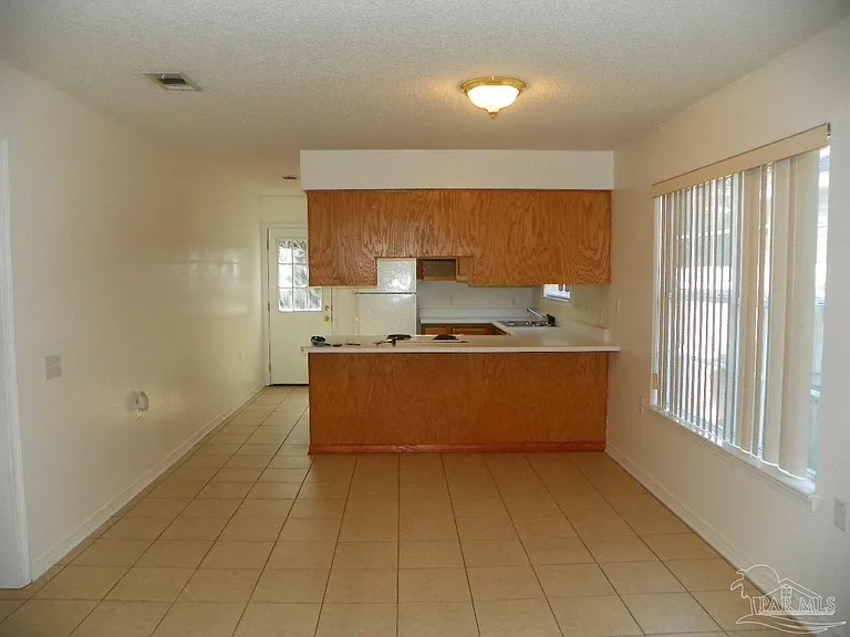 215 Wildflower Ln — Photo 4