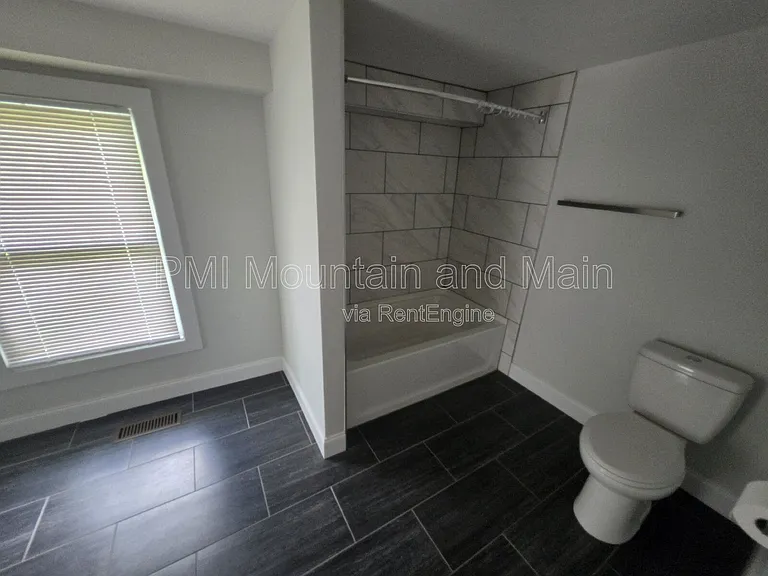 161 Logan Ave — Photo 29