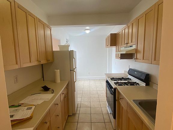 2nd image of 1 Broad Pkwy APT 3J