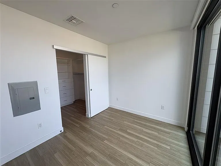 Maya Apartments at 535 Kingsley Dr in Los Angeles — Photo 51