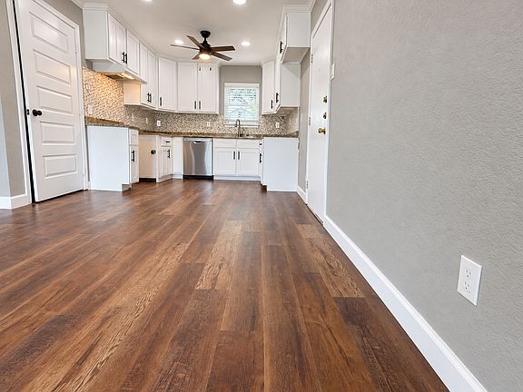 3rd image of 812 Peters Colony
