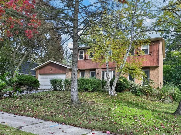 1353 Bunsden Ave, Mississauga, ON L5H 2B3