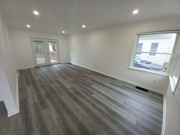 3rd image of 1714 Upland Dr