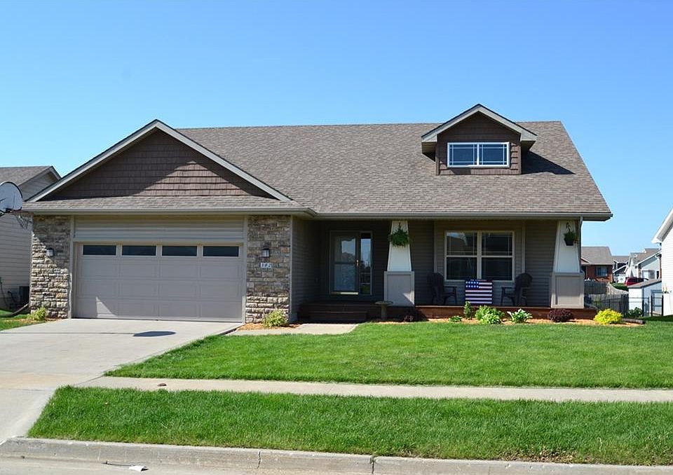 1st image of 302 Walnut Dr NW