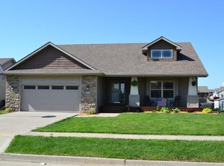302 Walnut Dr NW, Bondurant, IA 50035