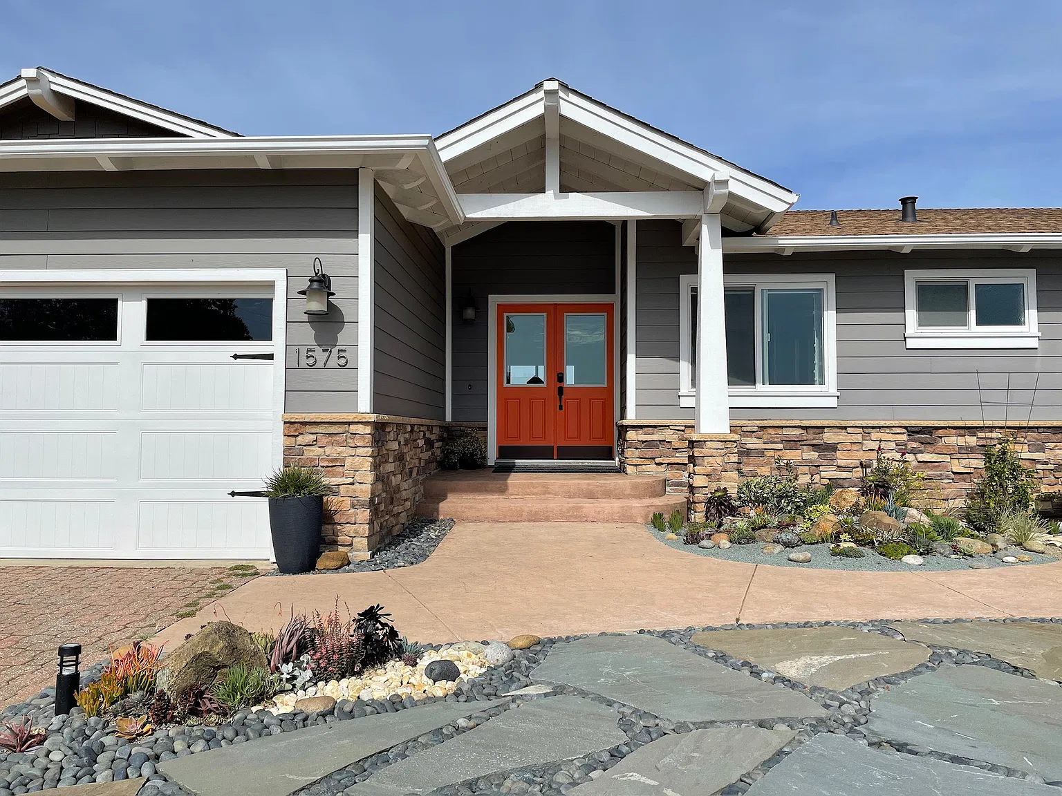 1575 Lower Trail Rd — Photo 1