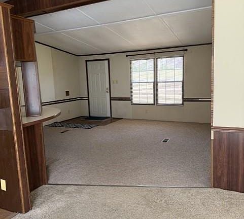 4th image of 4614 Seward Rd
