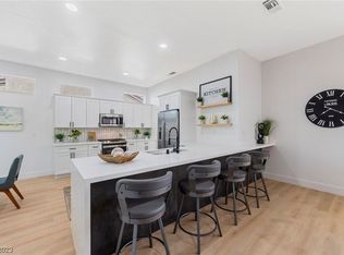 10201 Crescent Creek Dr, Las Vegas, NV 89134