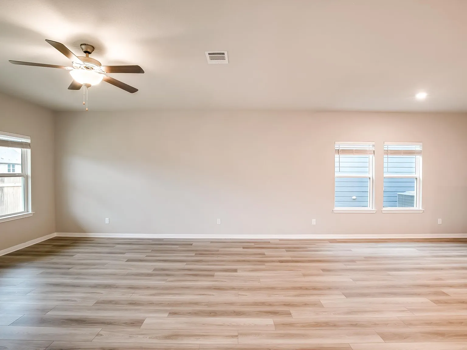 5 bed, 2812 sqft, $2,500 — Photo 4
