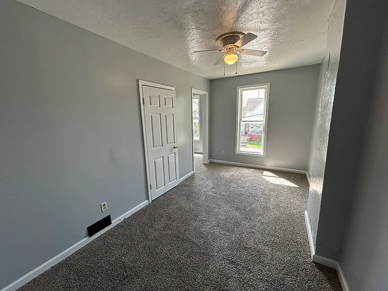 25 W Iowa St #25 — Photo 4
