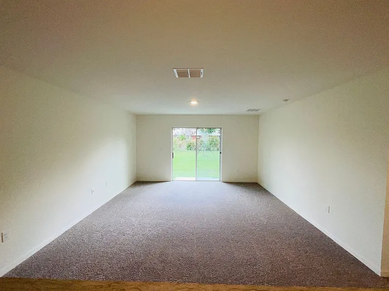1701 SE Manth Ln — Photo 9