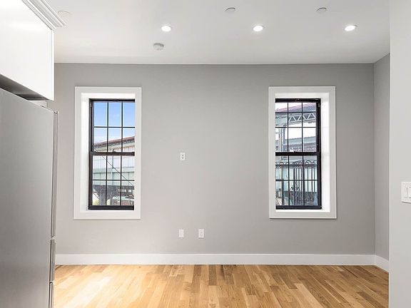 2nd image of 542 Chauncey St #2R