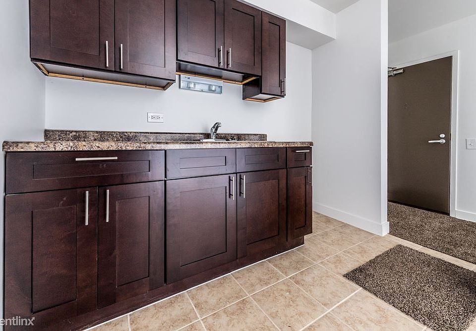 9001 S Commercial Ave Apartments Chicago Kitchen_02