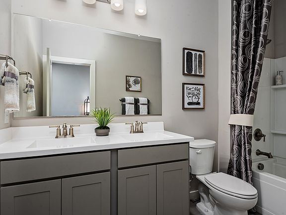 Hall bath 2