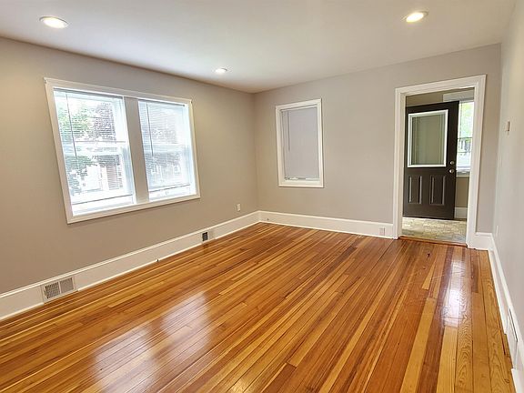 3rd image of 21 Beech St #23