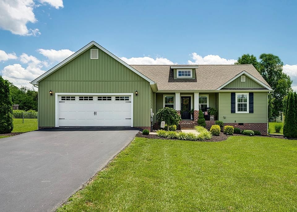 1st image of 135 Saddle Dr