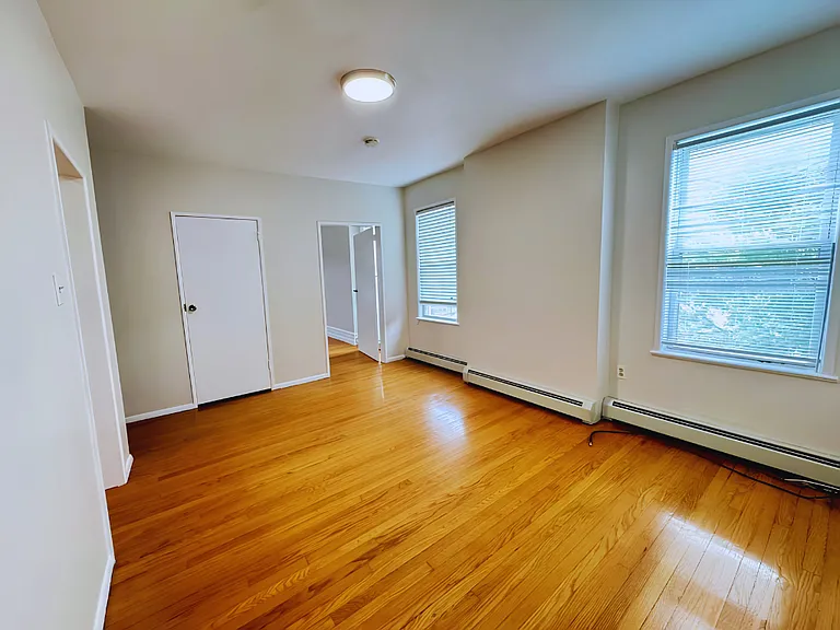 400 Davis Ave #2 — Photo 2